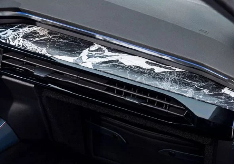 Du granit dans la voiture du Président de la République